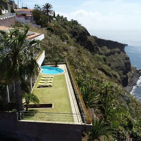An Uninterrupted 180 Overlooking The Atlantic Ocean Holiday home